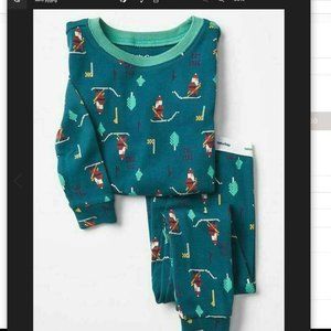 NWT BABY GAP DIGITAL SANTA HOLIDAY SKI PAJAMAS LONG TWO PIECE 12-18 MONTHS